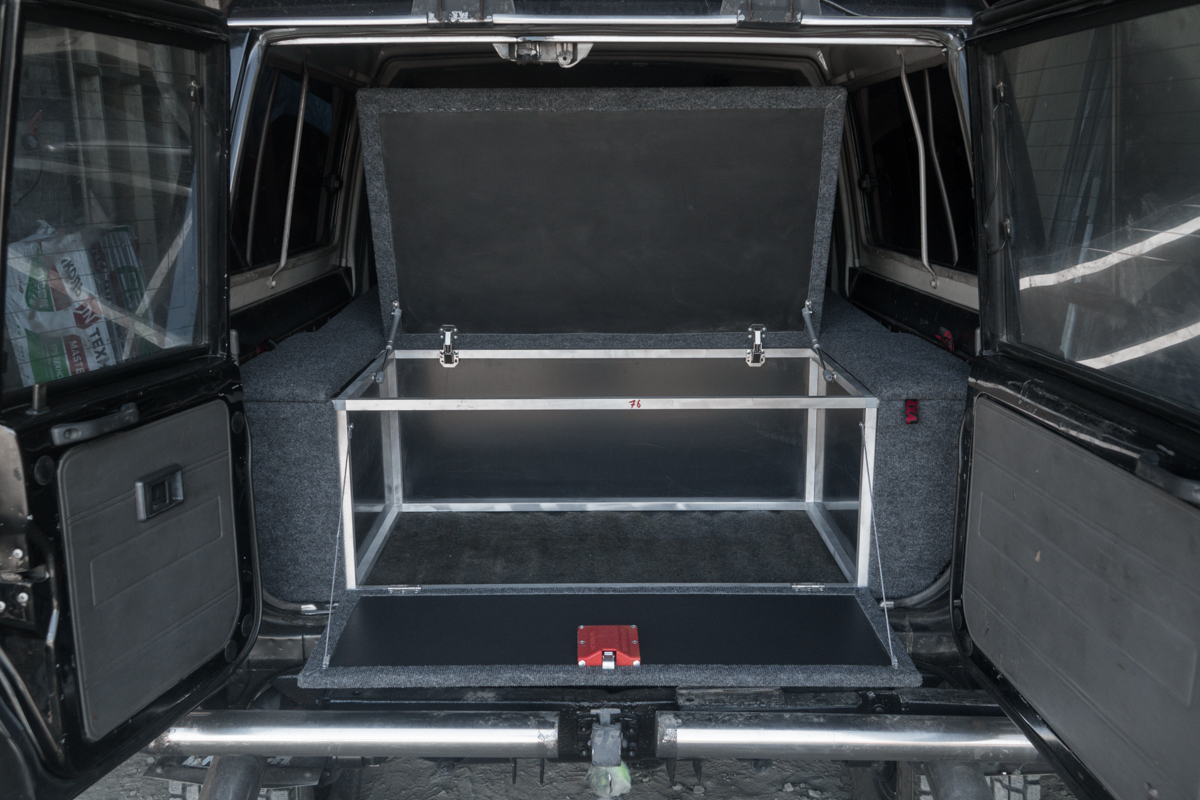 Автомобильный спальник для трехдверного ТЛК 76 с сохранением двух рядов сидений