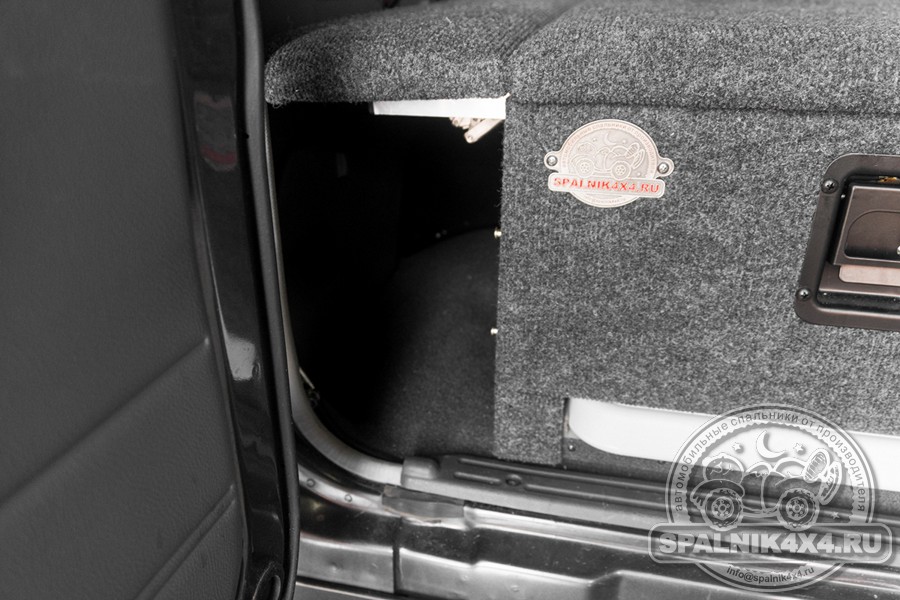Автомобильный спальник с интегрированным столом для Toyota Land Cruiser 76 - охотник