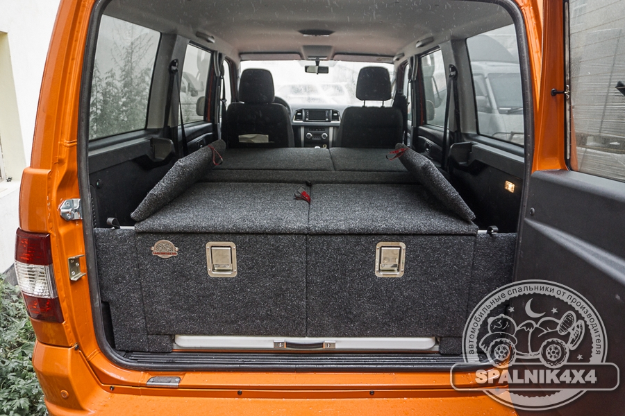 Автомобильный спальник с интегрированным столом для УАЗ Патриот