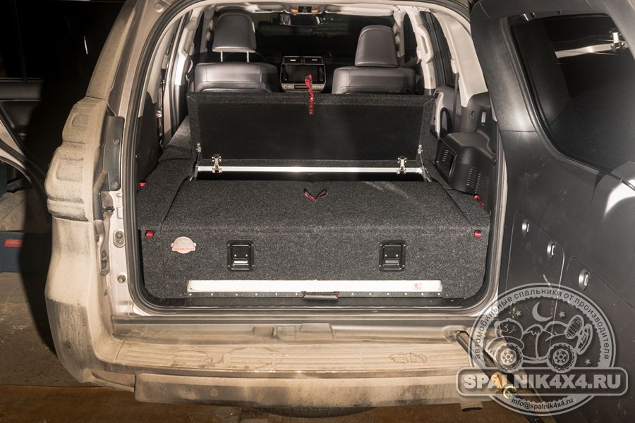 Тойота Прадо 150 - автомобильный спальник с интегрированным столом. Toyota Prado 150
