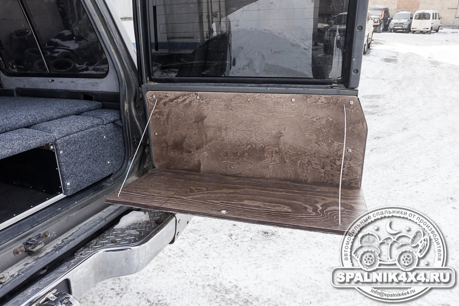 Нестандартный автоспальник для Ниссан Сафари / Патрол Y60 + откидной столик на заднюю дверь Nissan Safari / Patrol Y60