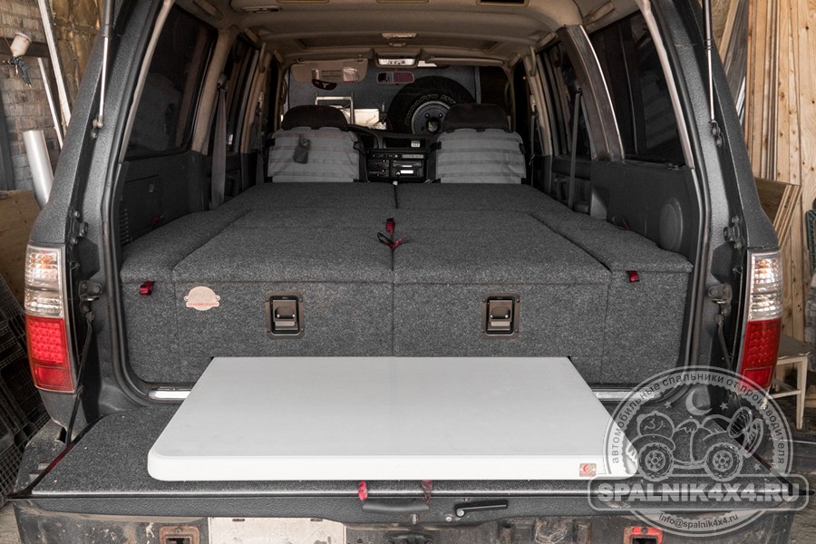 Автомобильный спальник для Тойота Ленд Крузер 80 с интегрированным столом и накладкой на заднюю откидную дверь