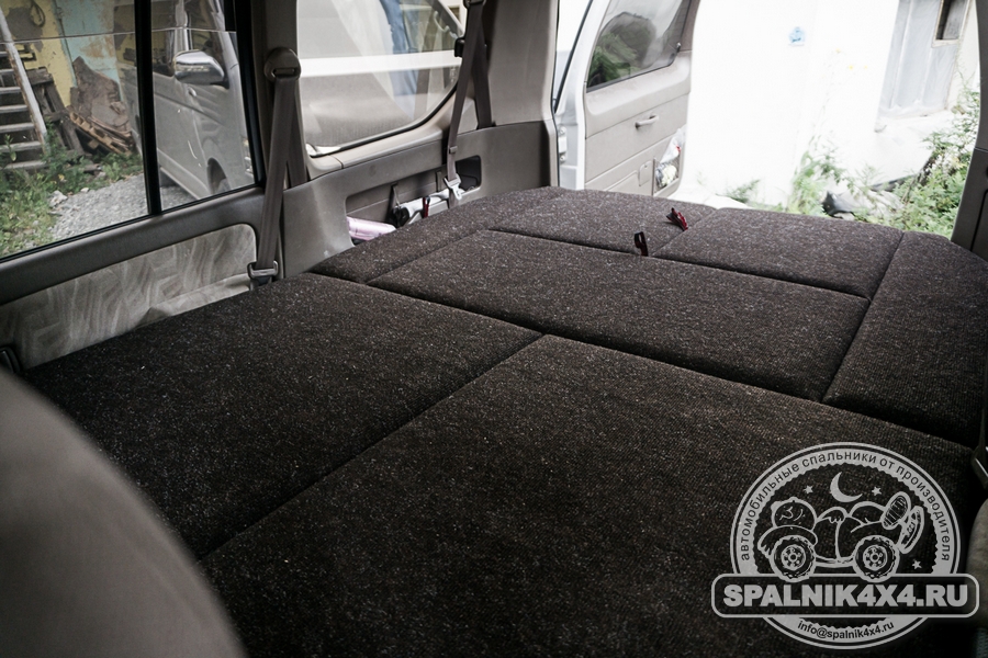 Автомобильный спальник для Тойота Прадо 95 с интегрированным раскладным столом