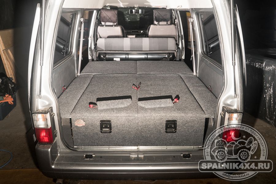 Нестандартный автомобильный спальник для Nissan Vanette. Спальник без выдвижных ящиков