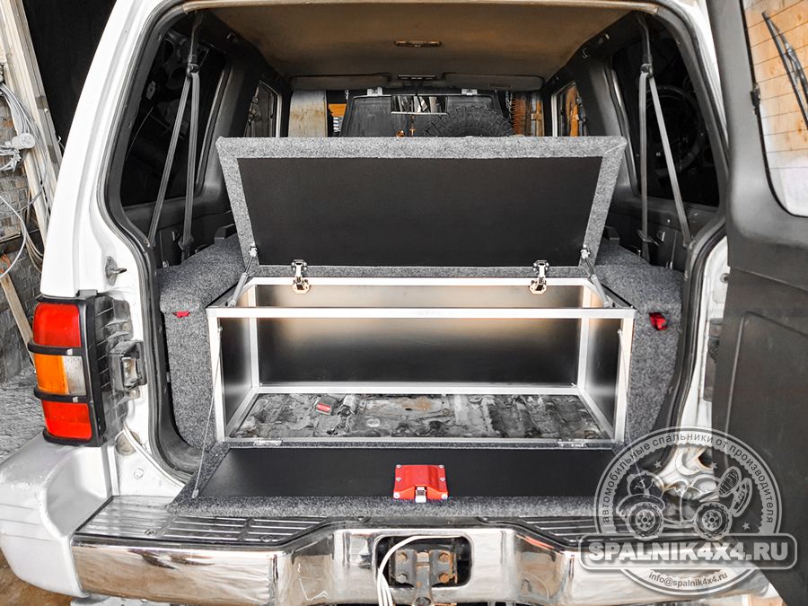 Автомобильный спальник для трехдверного MMC Pajero второго поколения. V21 V23