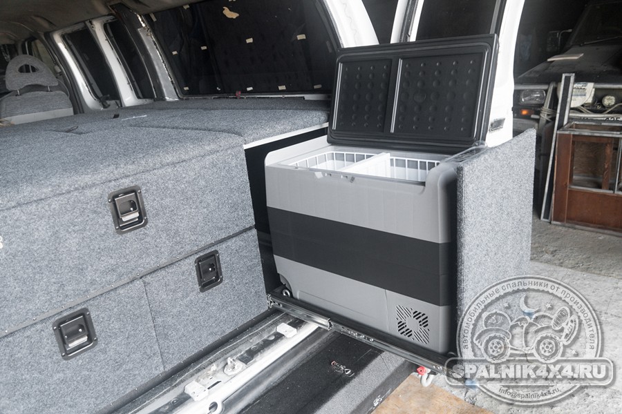 Ford E350 автомобильный спальник с интегрированным холодильником. Кемпер на базе автобуса