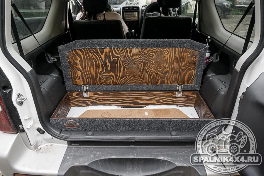 Органайзер в багажное отделение, располагающийся за спинками второго ряда сидений, для Сузуки Джимни. Suzuki Jimny