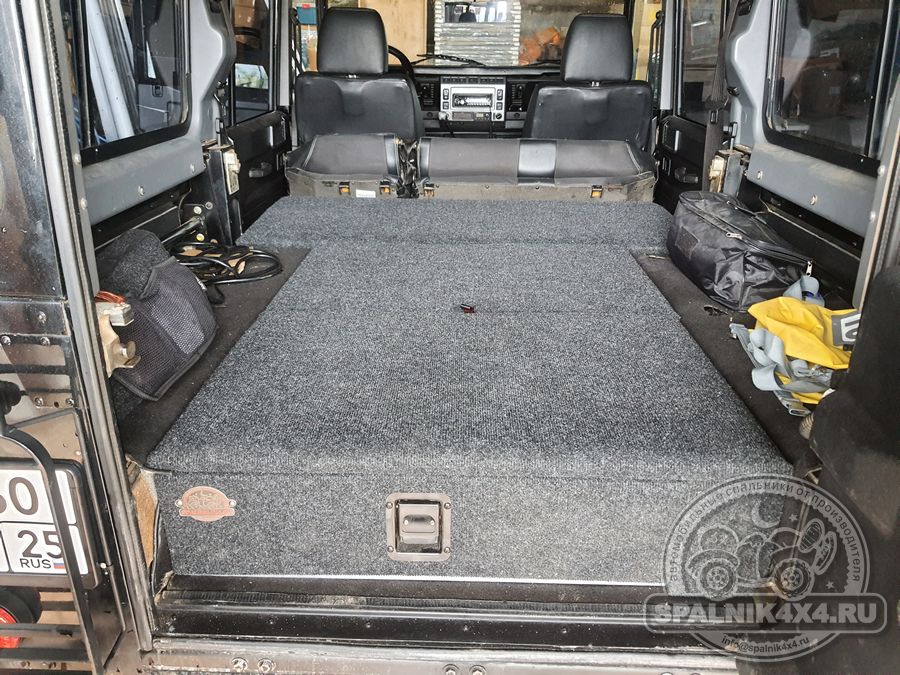 Land Rover Defender 110 - максимально низкий спальник-органайзер без выдвижных ящиков