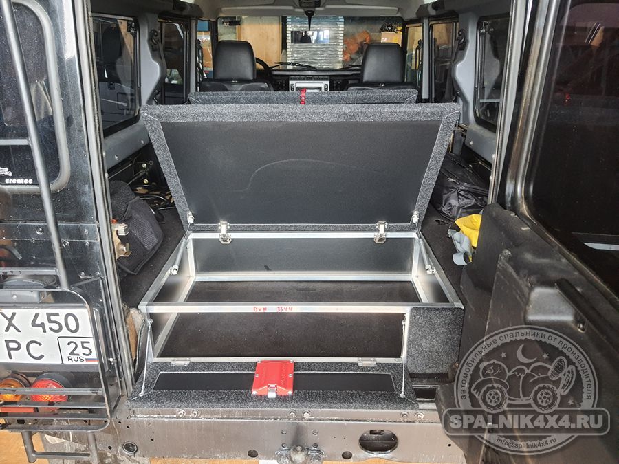 Land Rover Defender 110 - максимально низкий спальник-органайзер без выдвижных ящиков