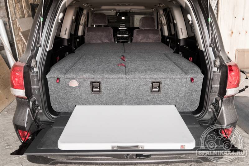 Toyota Land Cruiser 200 - Стандартный спальник + стол