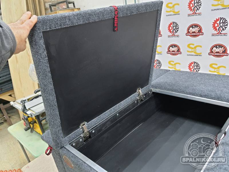 Toyota Land Cruiser 105 - Спальник с ящиками ув. объема + стол
