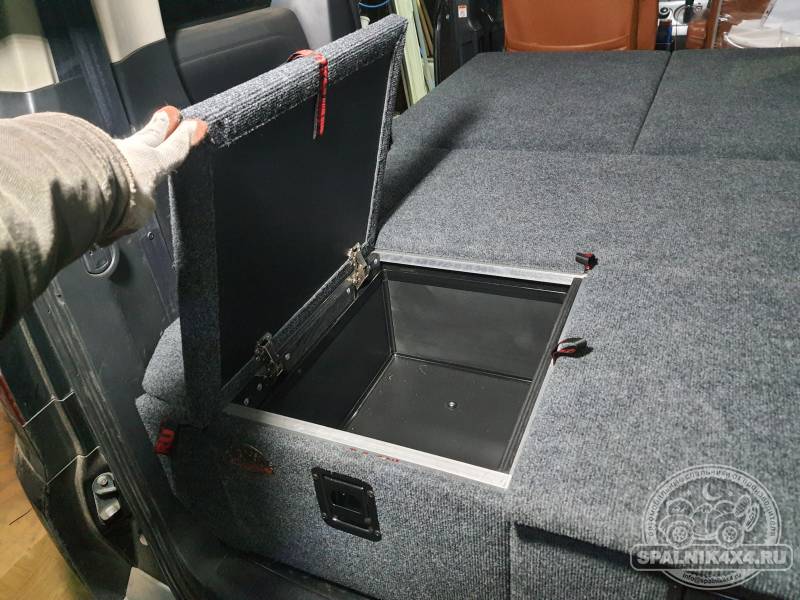 Автомобильный спальник стандартной комплектации для MMC Delica D5